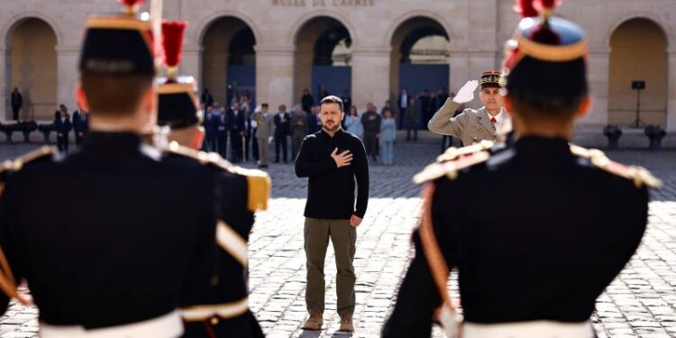 Biden makes the case for democracy after meeting with Zelensky | CNN