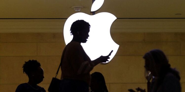 Apple introduces AI to its products at WWDC | CNN Business