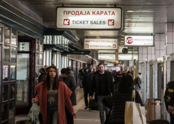 How the electoral cycle affects the link between privatisation and corruption