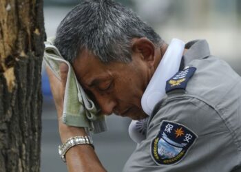 The planet is getting hotter fast. This is what happens to your body in extreme heat | CNN