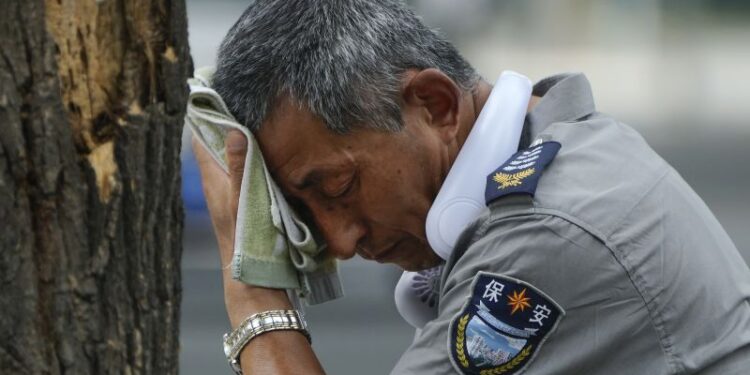 The planet is getting hotter fast. This is what happens to your body in extreme heat | CNN