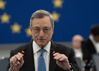 Draghi to MEPs: “Europe faces a choice between exit, paralysis, or integration” | News | European Parliament