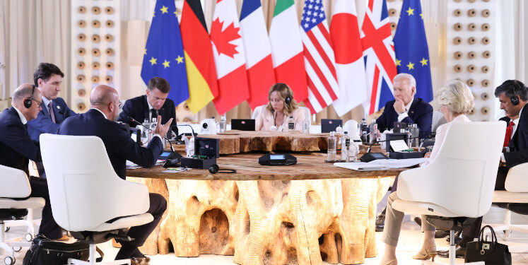 What can informal groups in EU foreign policy tell us about the survival of the EU?