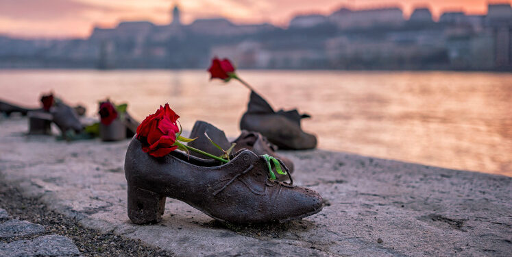 Dark figures, innocent bystanders – the civilian victims of the two world wars