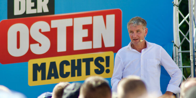 How and why actual class decline leads to far-right party support How and why actual class decline leads to far-right party support