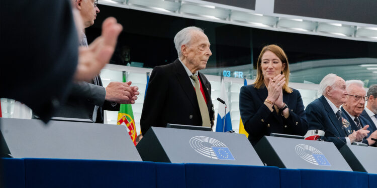 World War II anniversary: MEPs pay homage to veterans and celebrate peace | News | European Parliament