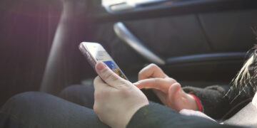 Children should be at least 16 to access social media, say MEPs | News | European Parliament