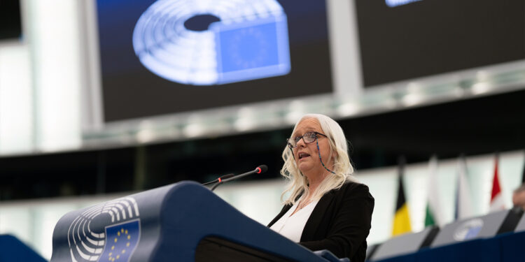 International Women’s Day: call to act against cyberbullying | News | European Parliament