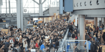 Package travel: Parliament greenlights new rules to protect holidaymakers  | News | European Parliament