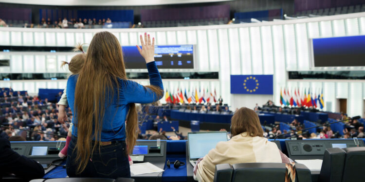 Proxy voting rights approved for MEPs during pregnancy and after giving birth | News | European Parliament